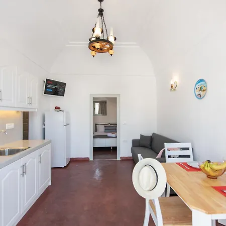 Argyro And Diogenis * Emporio (Santorini)