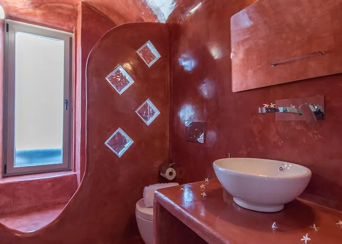 Argyro And Diogenis Emporio (Santorini)