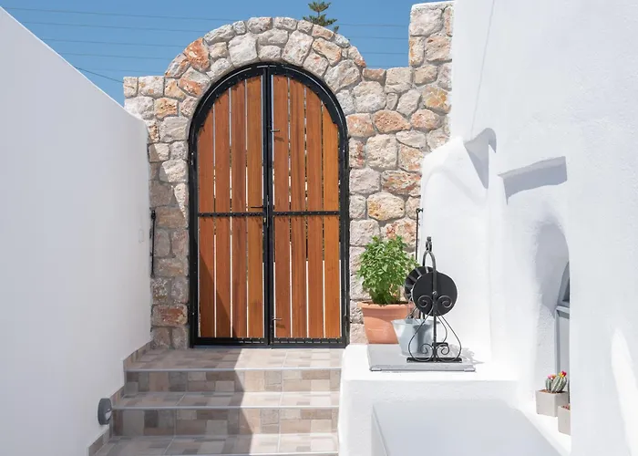 Argyro And Diogenis Apartment Emporio (Santorini)