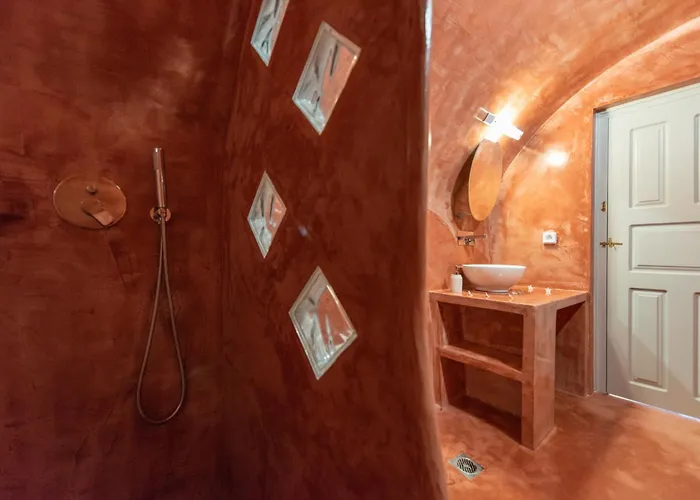 Argyro And Diogenis * Emporio (Santorini)